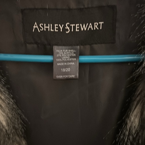 Long faux fur vest - Picture 4 of 4